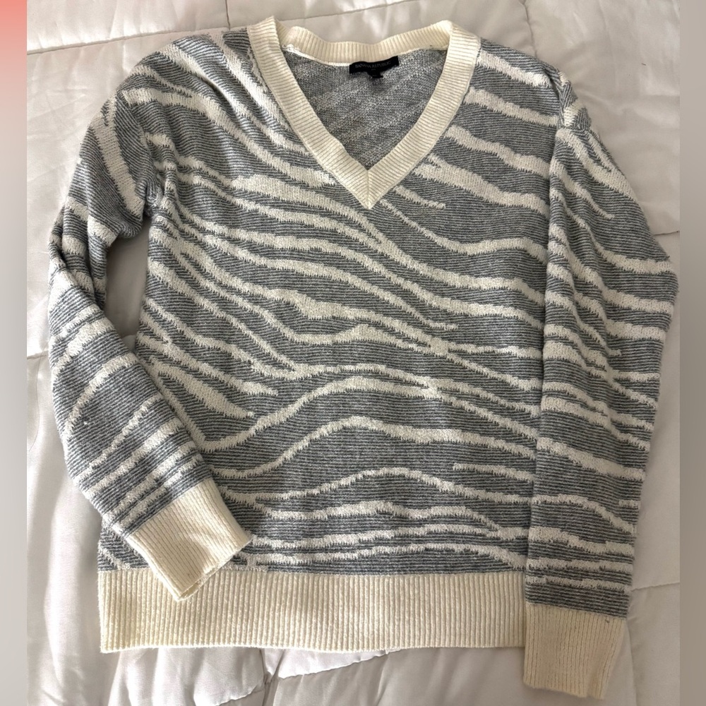 Banana Republic Cream and Gray Sweater